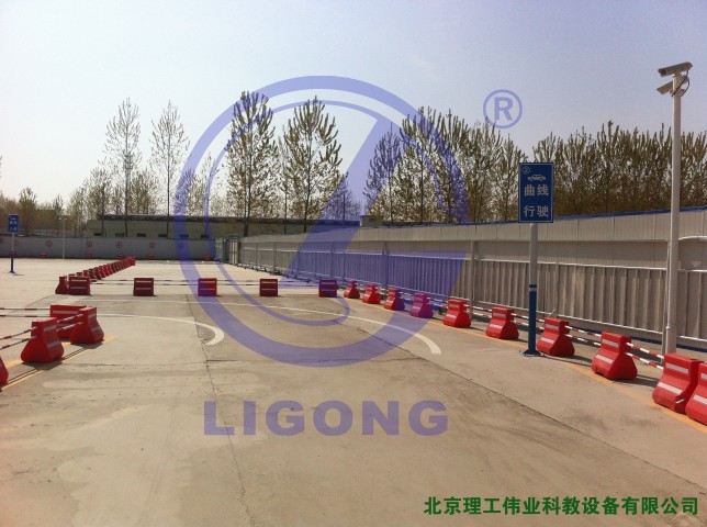 科目二場(chǎng)地考試系統(tǒng)，曲線行駛